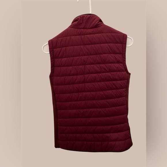 Women's Burgundy Quilted Vest - Picture 5 of 10